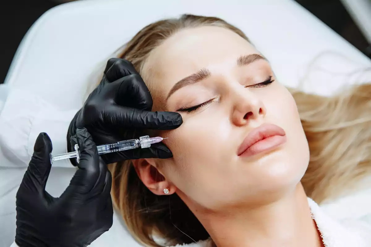 Biostimulation (z. B. Radiesse, Sculptra) in der YOU Clinic